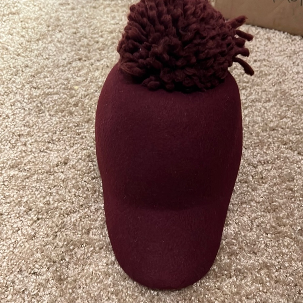 BCBG Max Azaria Wool cap, worn once, new condition